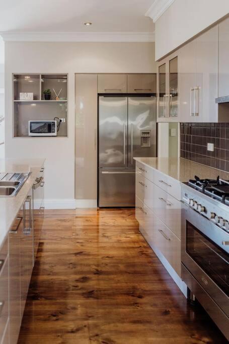 Apartment On James 比舍诺 外观 照片